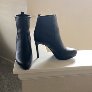 Nine West Size 9 Black Stiletto Heel Booties